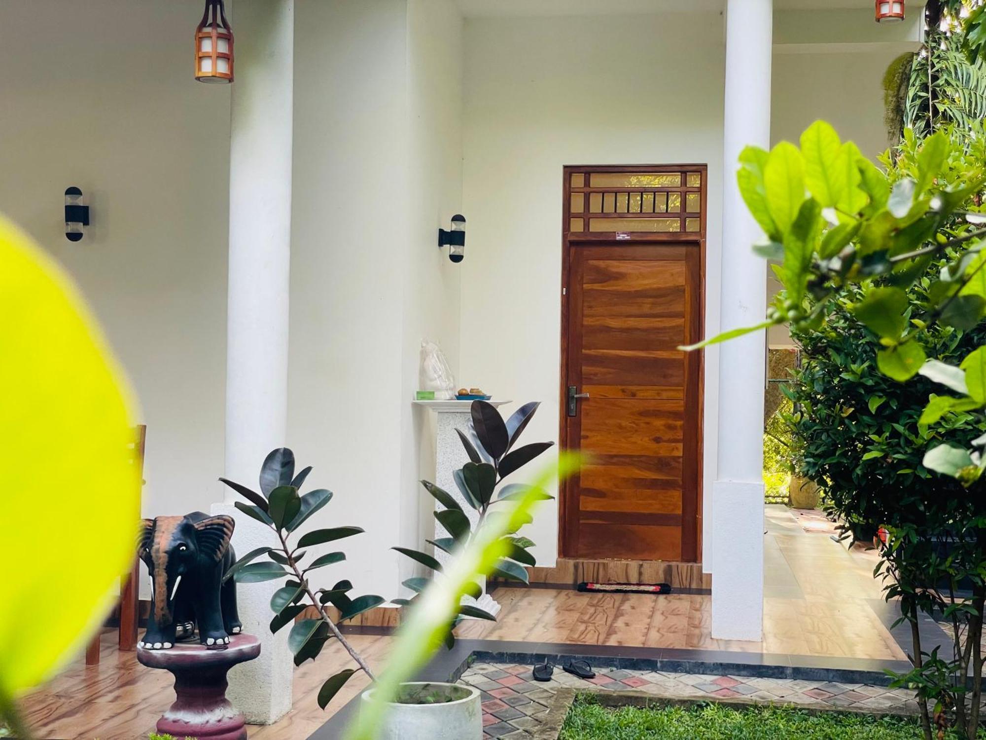 Yala Safari River View Hotel Tissamaharama Exterior photo