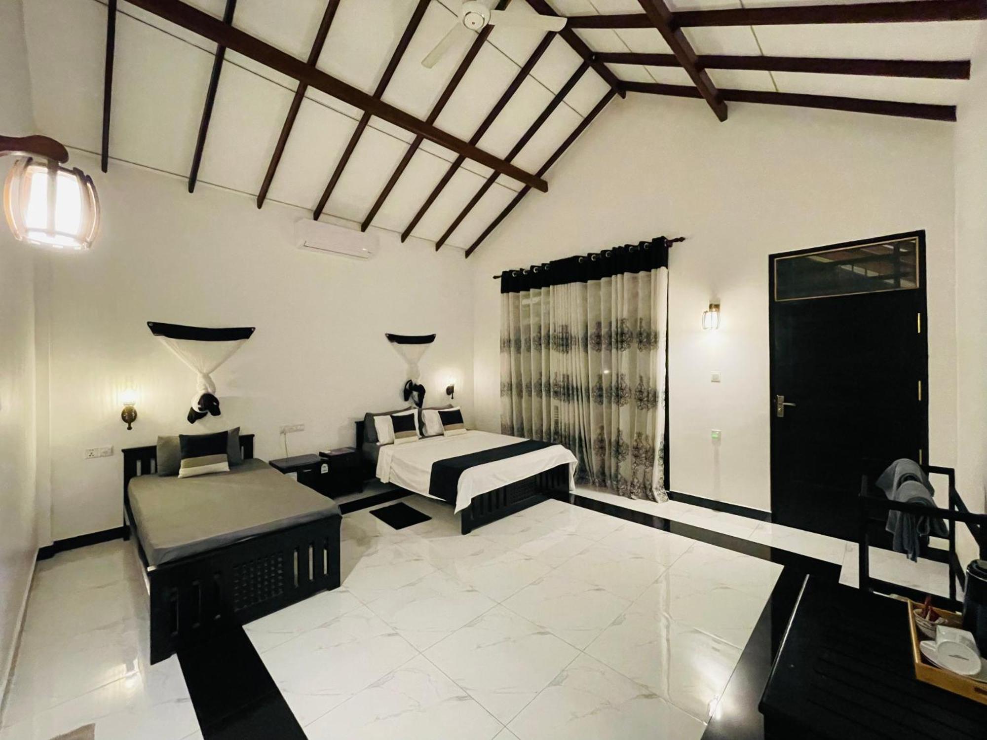 Yala Safari River View Hotel Tissamaharama Exterior photo